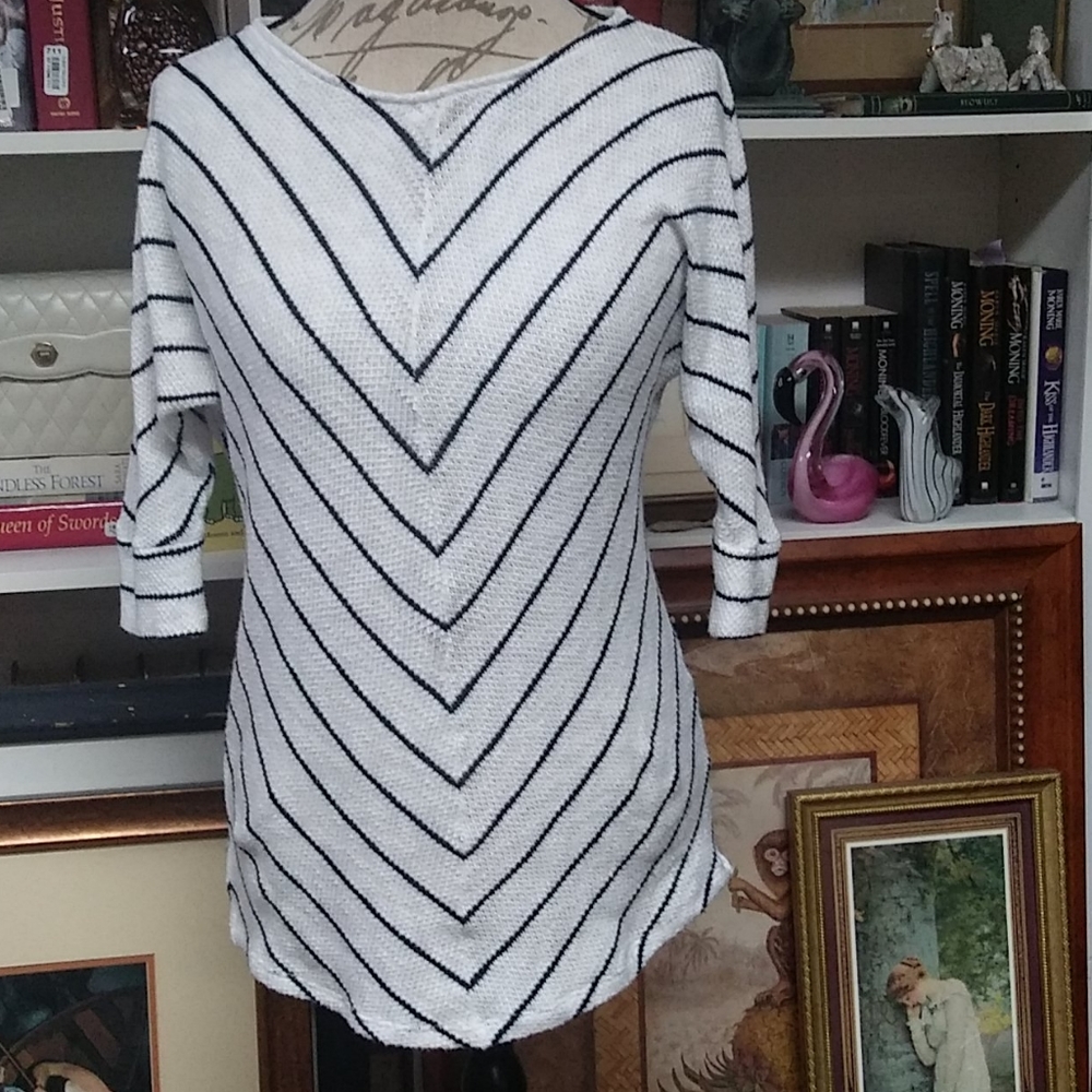 The Limited Short Sleeved Sweater Size XS